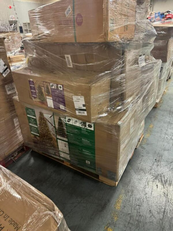Christmas Decorations Liquidation Pallets  - Image 2