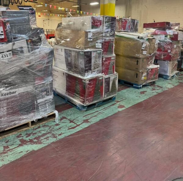 Christmas Decorations Liquidation Pallets  - Image 4